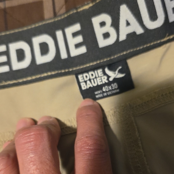 Eddie Bauer Men's Khaki Cargo Pants - Picture 5 of 9